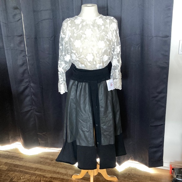 Annette Gortz leather skirt with buttons to open split - Picture 1 of 2